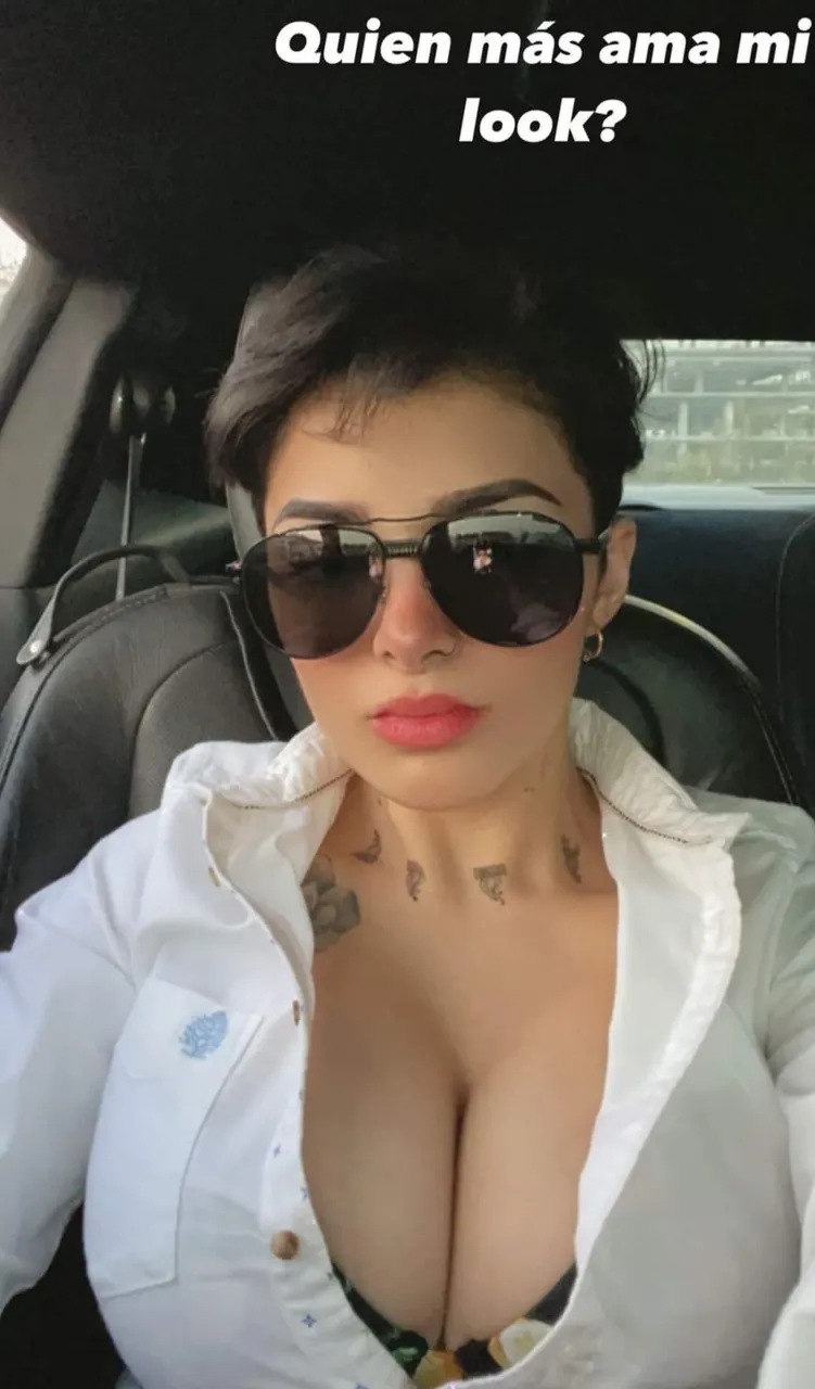 Karely ruiz y sus Enormes Tetas