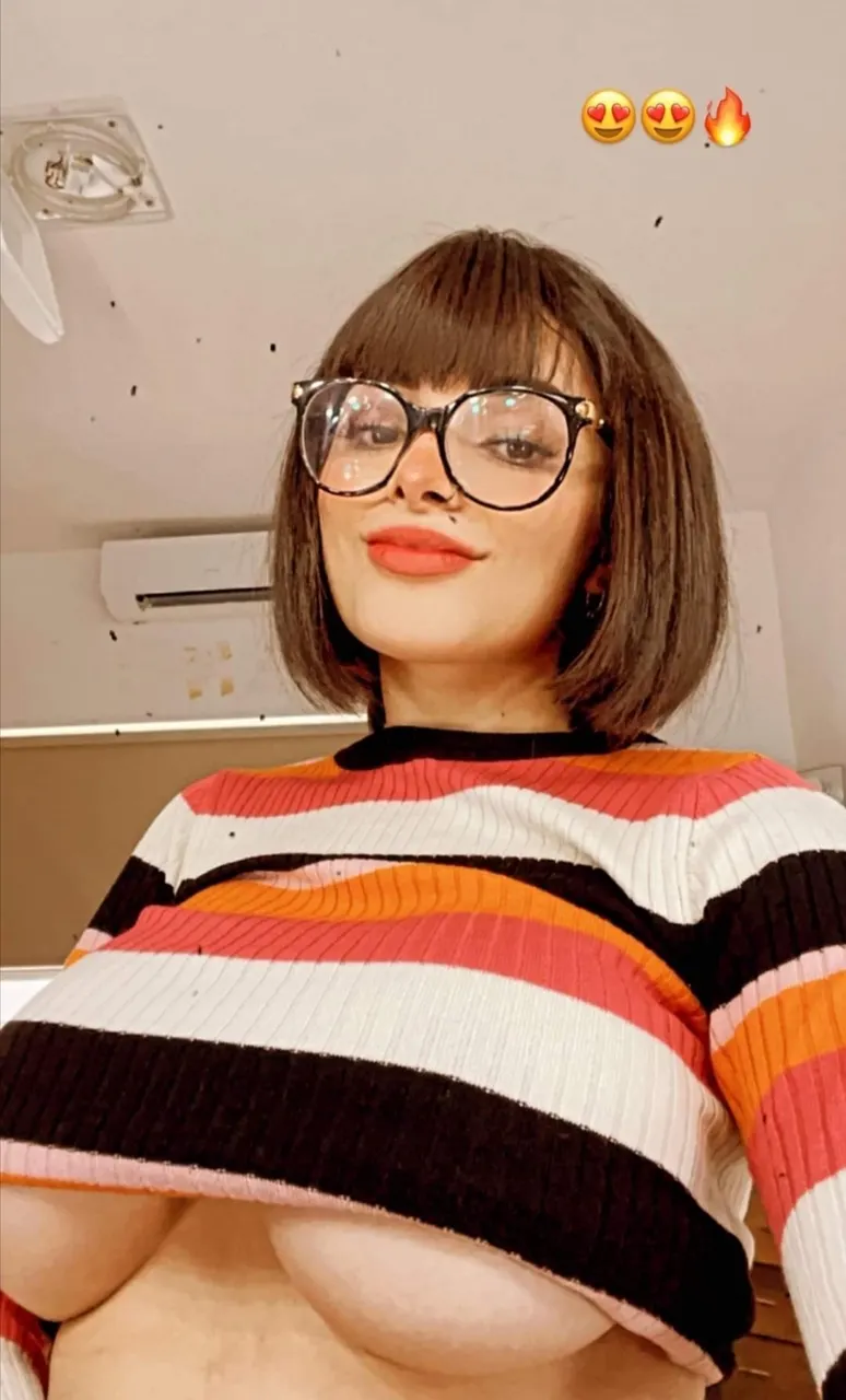 Karely ruiz y sus Enormes Tetas