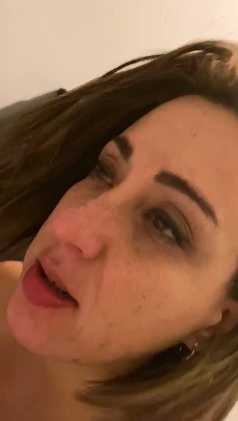 Puta venezolana en Ecuador, engañando a su marido, mamona.