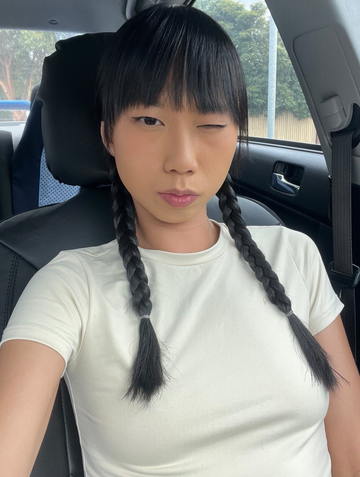 Asiática post corto🖤