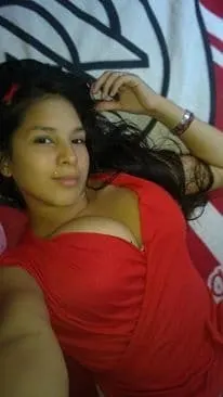 Linda tetona con pircs en el labios