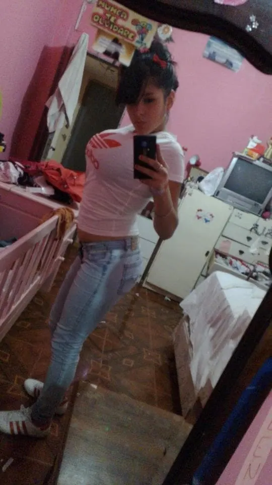 Linda tetona con pircs en el labios