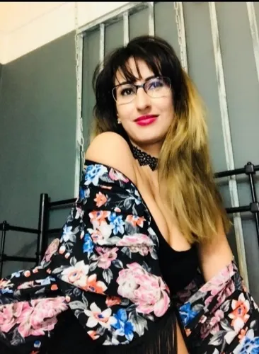 IllusiveIris❤️ hermosa milf MFC...Ella te enseñara las