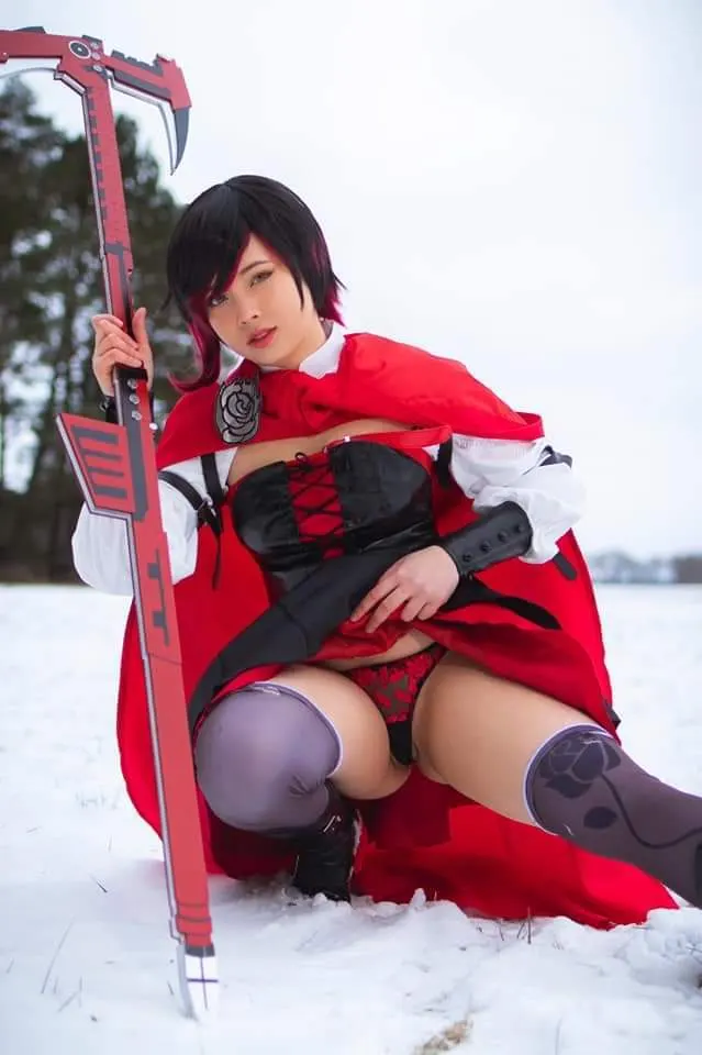 Más chicas cosplay muy atrevidas
