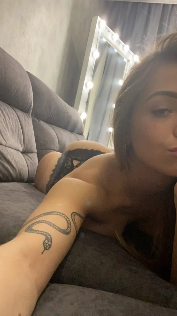 Chica mala muestra todo