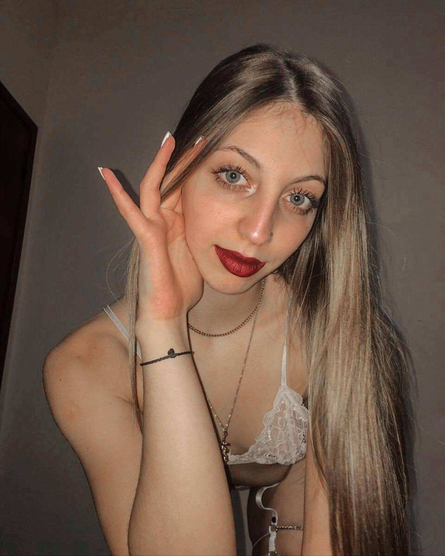 Rubia de 18 con orto brutal
