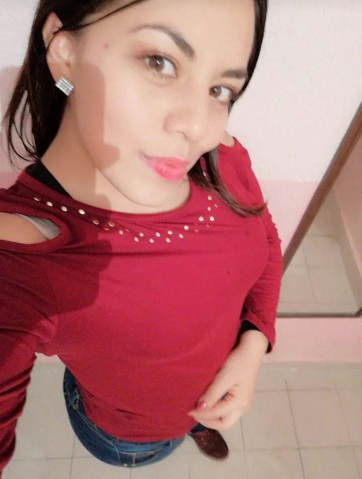 Alicia Lisbeth rica culoncita.