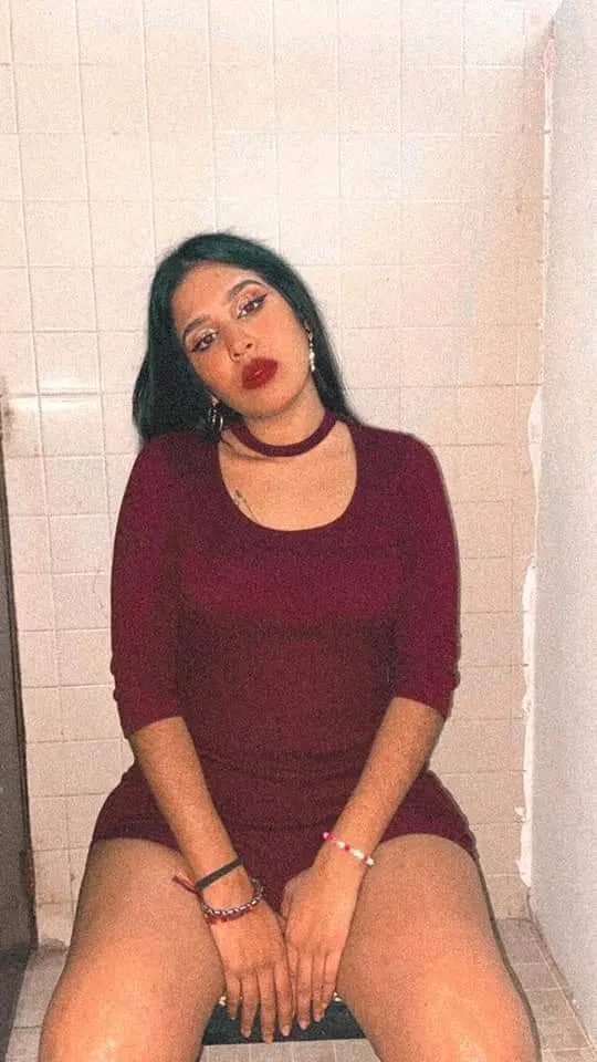 Sabrosa 🤤 quién la quiere ver cómo Dios la trajo al mun