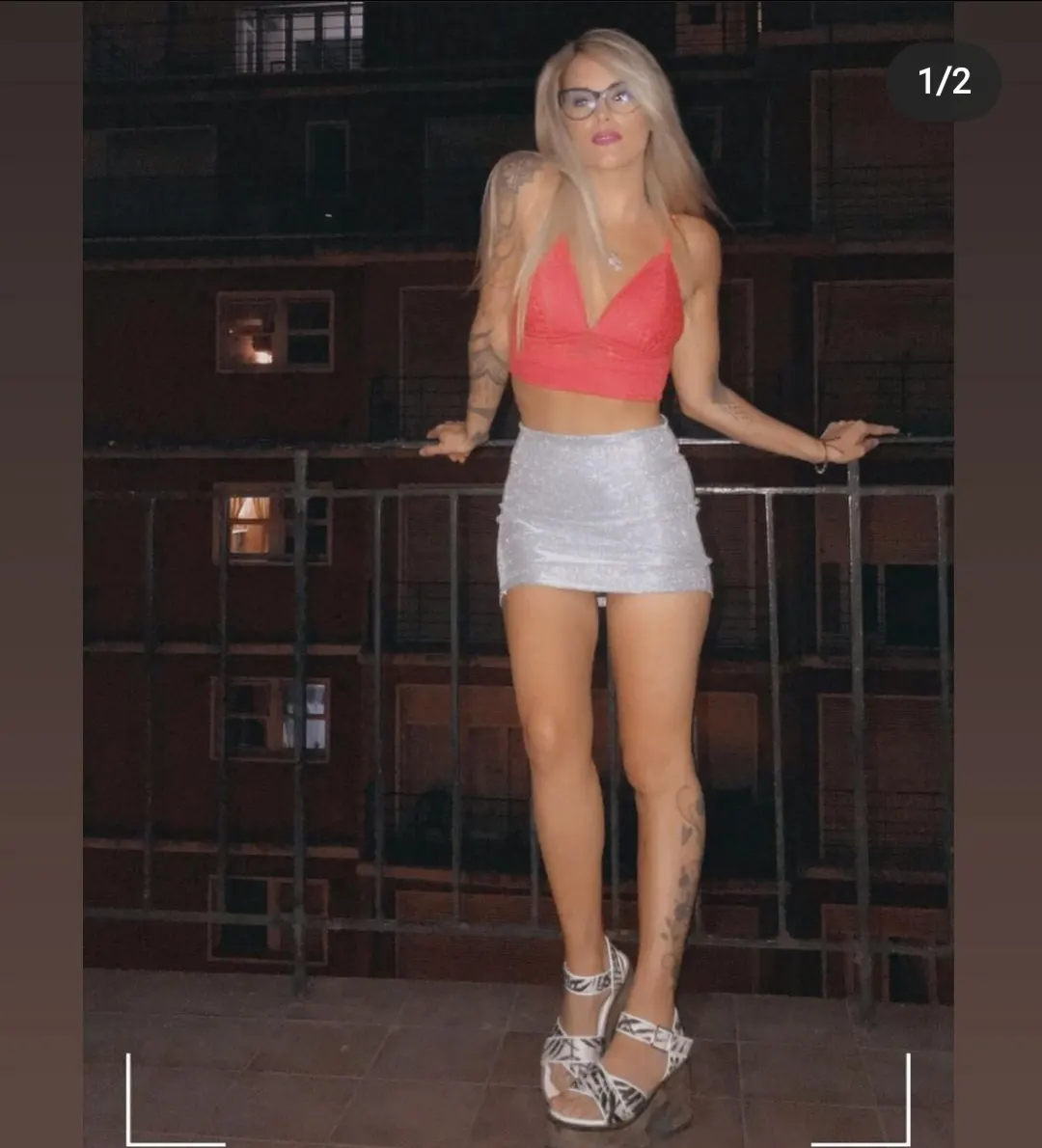 Se saca los lentes y te lustra el sable cómo una diosa. Mdq