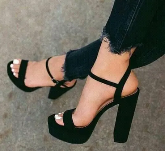 Pies femeninos