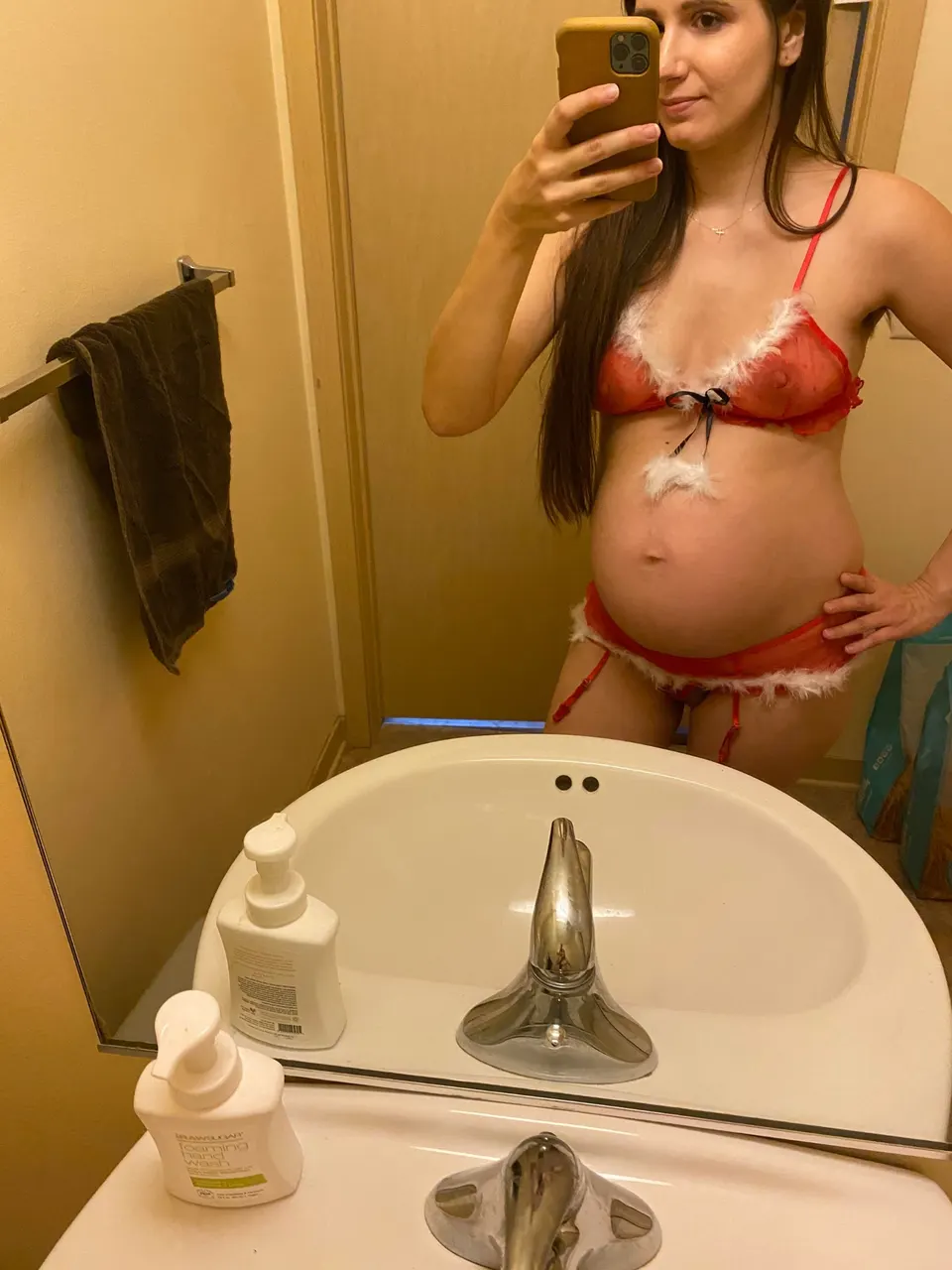 PREÑADA hermosa con un coño XXL