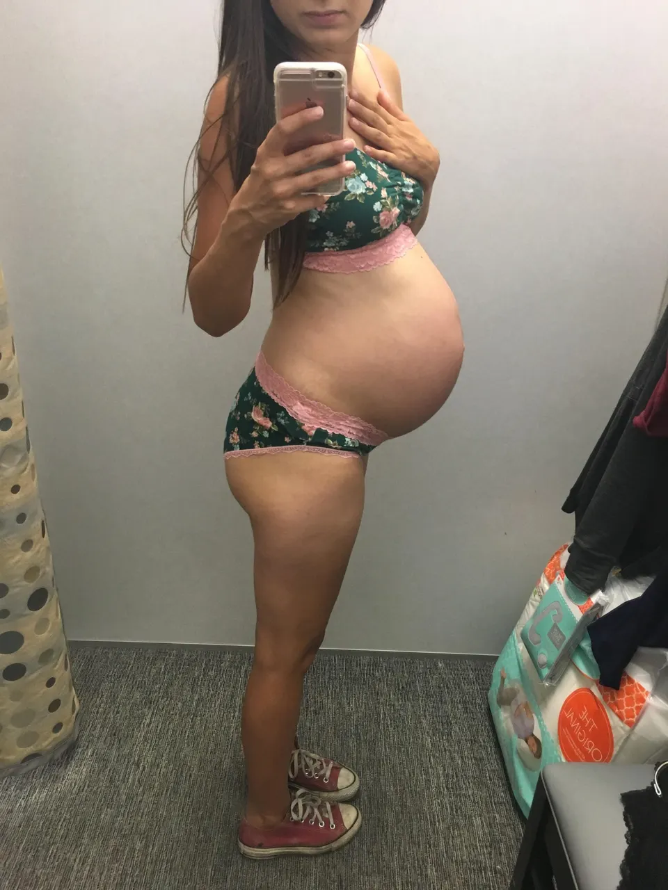 PREÑADA hermosa con un coño XXL