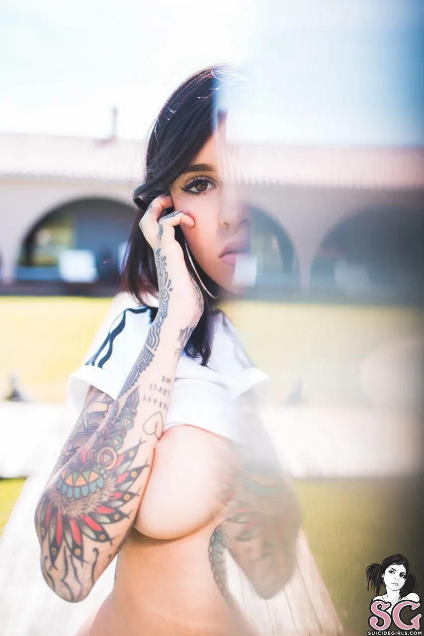 Coralinne Suicide - Summer in Portugal