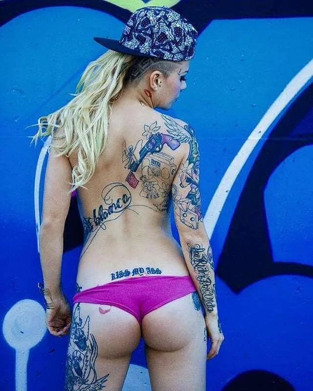 Meduzza... rapera tatuada putona (soft)