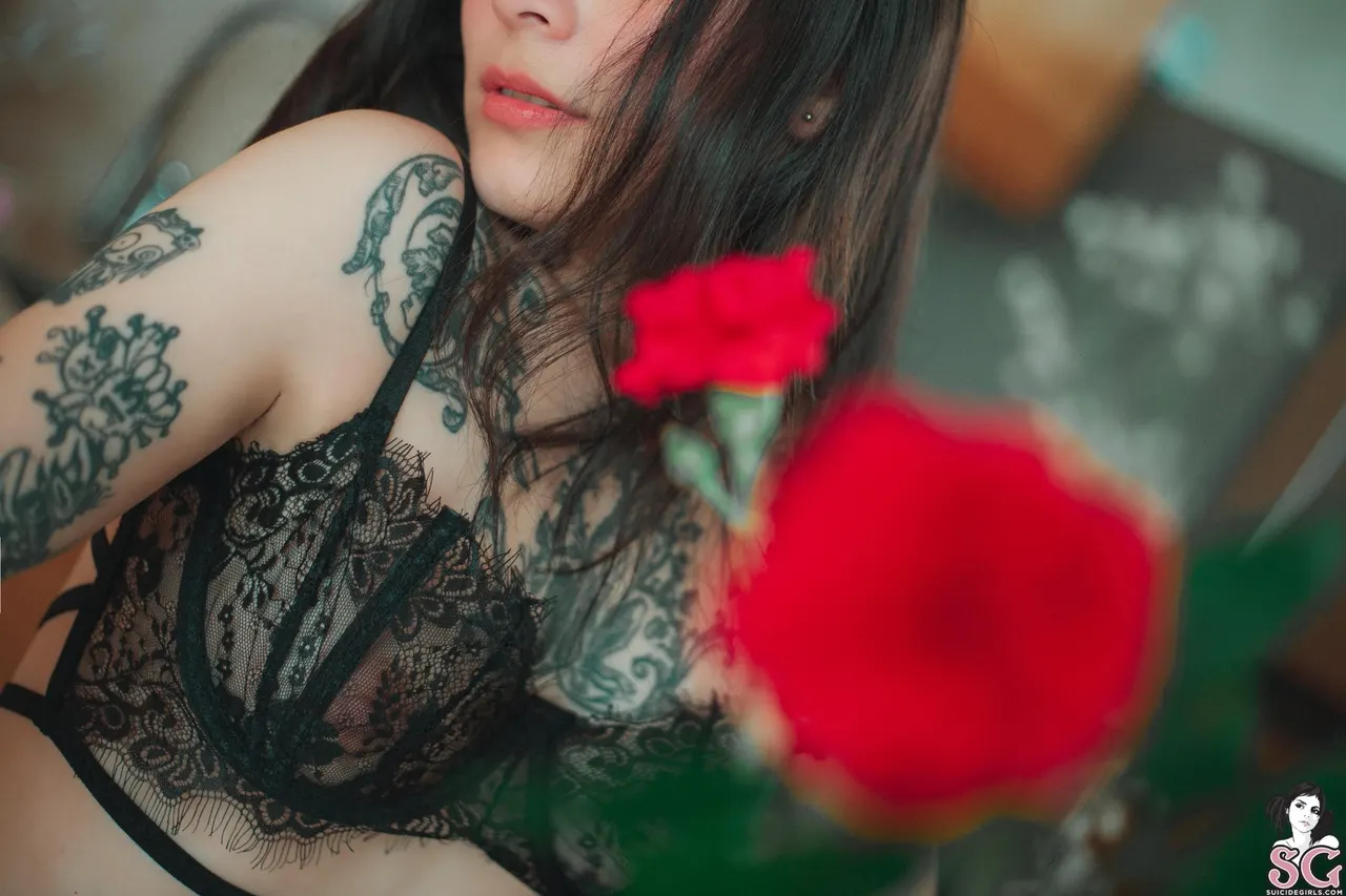Mina Suicide - Feel My Flour