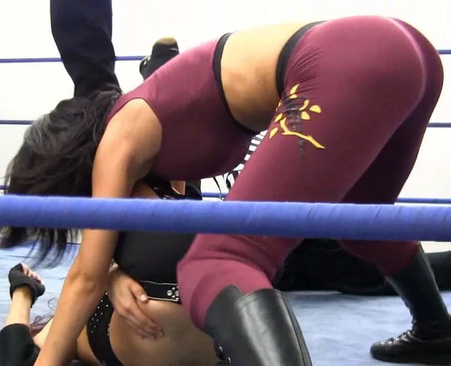Wwe Bayley , super culona