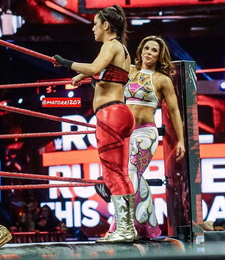 Wwe Bayley , super culona