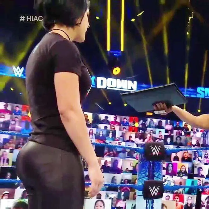 Wwe Bayley , super culona