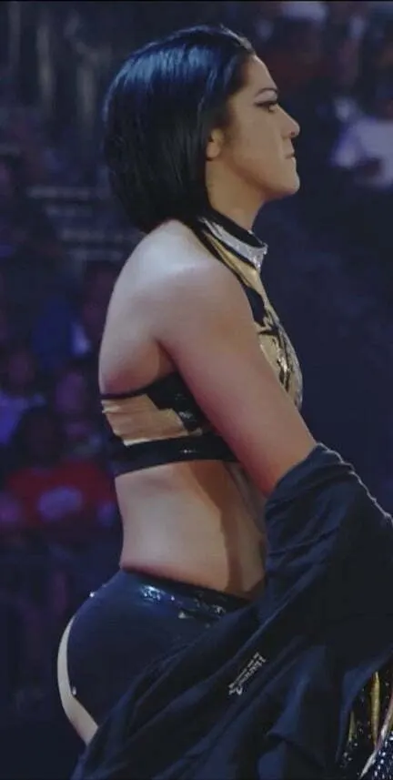 Wwe Bayley , super culona