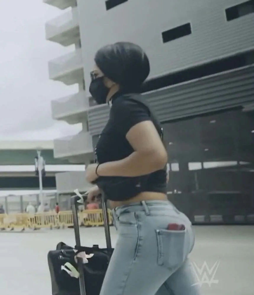 Wwe Bayley , super culona