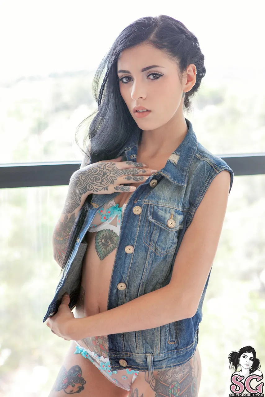Coralinne Suicide - Indigo Girl