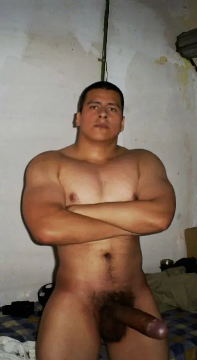 Hombres desnudos