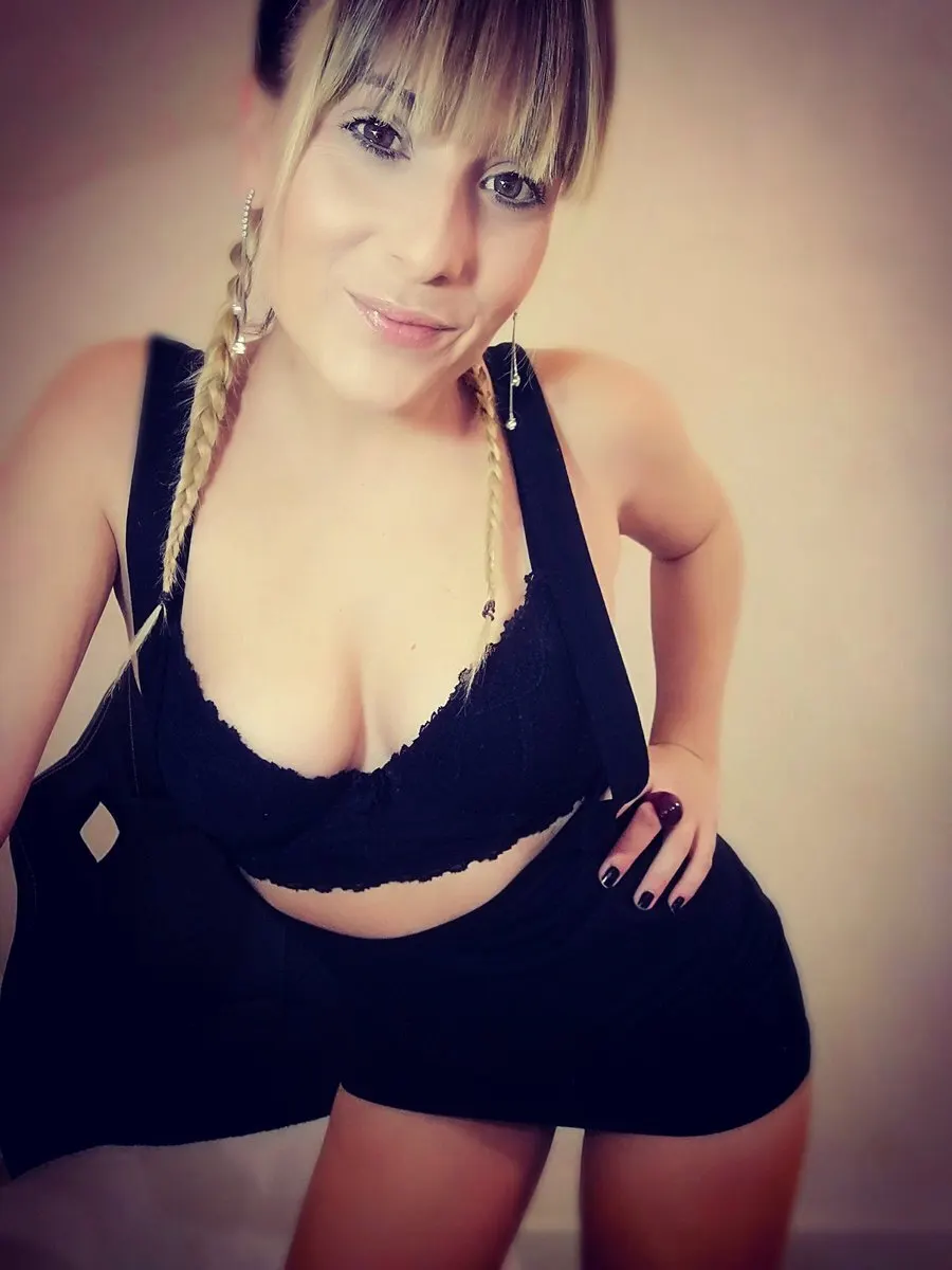 Trolas culonas alta Perra!!!