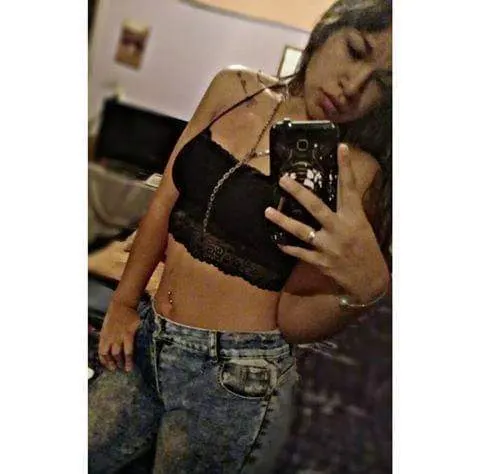 Alguien tiene algo de está putita