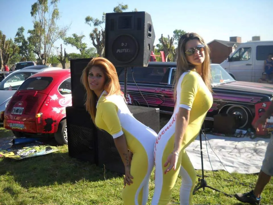 Impresionantes Promotrolas Expo Autos