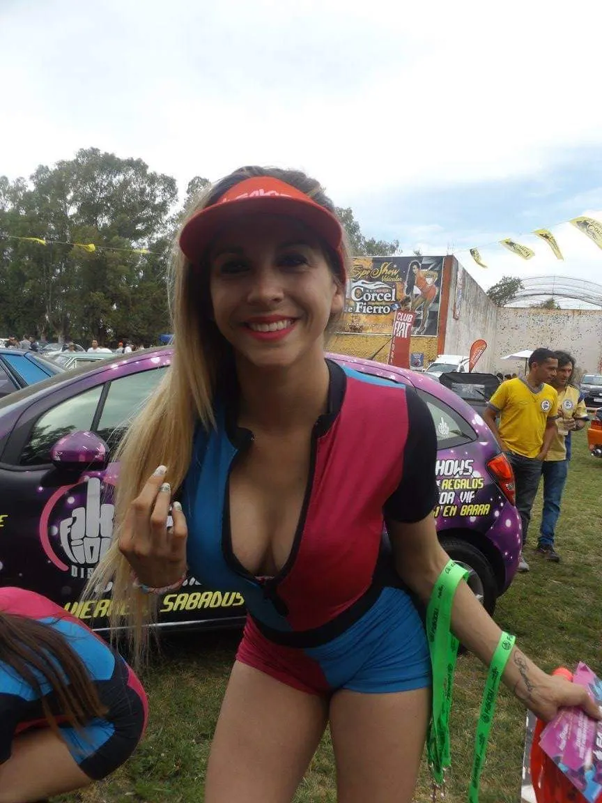 Impresionantes Promotrolas Expo Autos