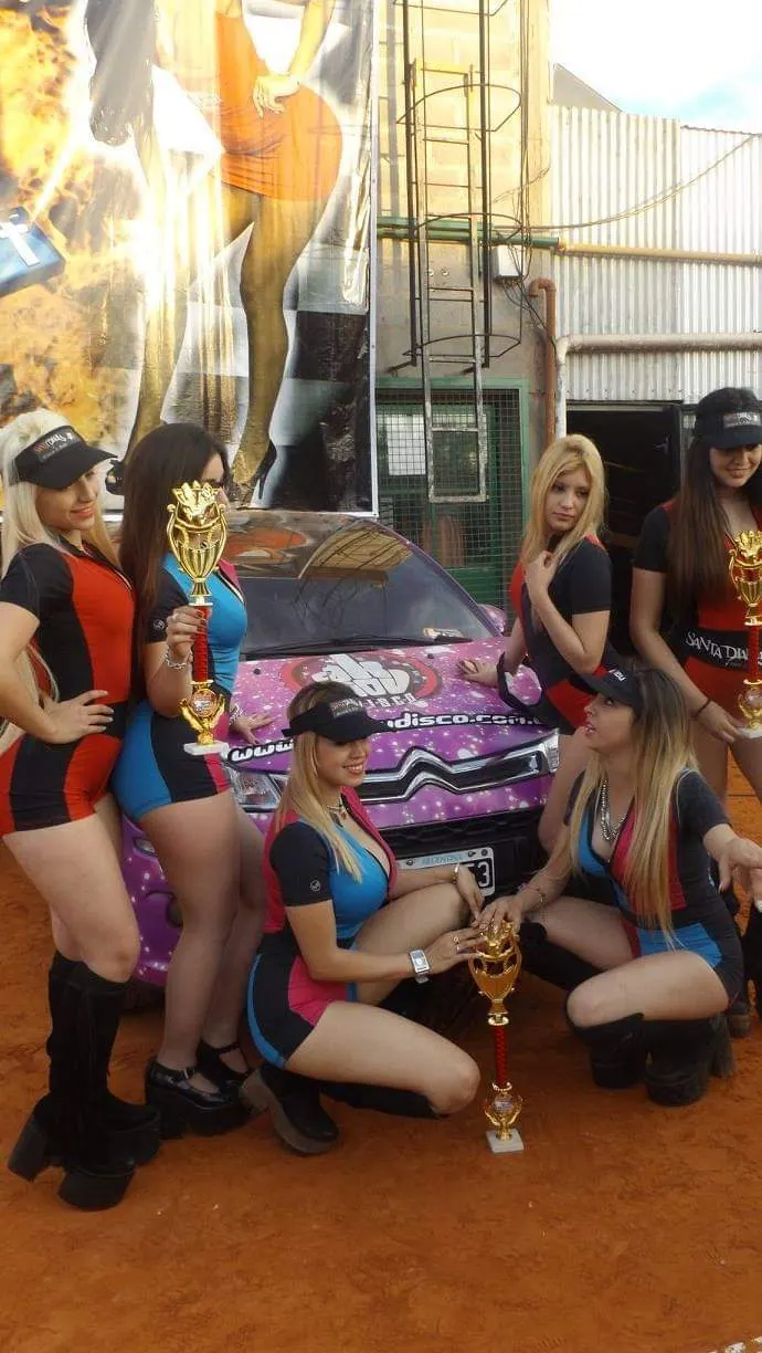 Impresionantes Promotrolas Expo Autos