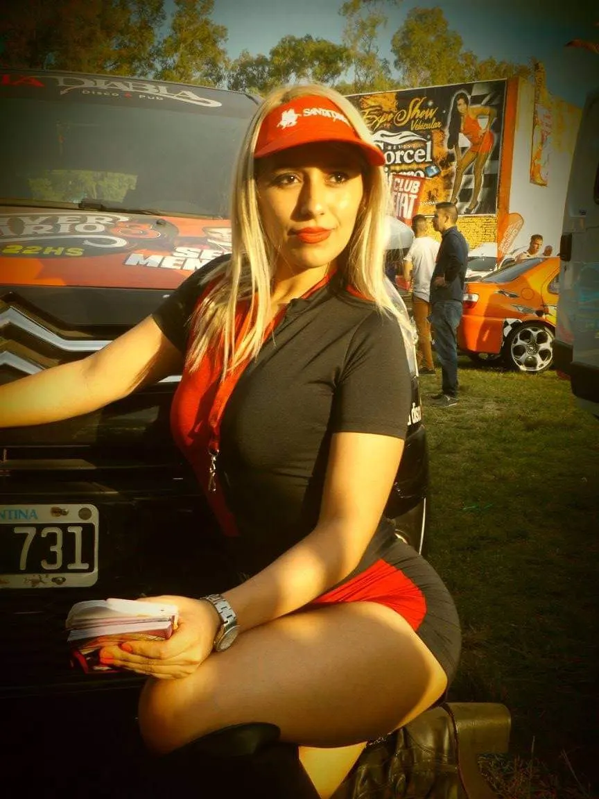 Impresionantes Promotrolas Expo Autos