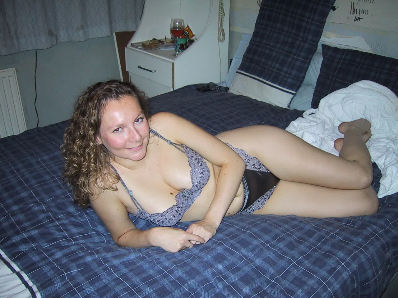 con ustedes mis mony, mi jefa es una milf