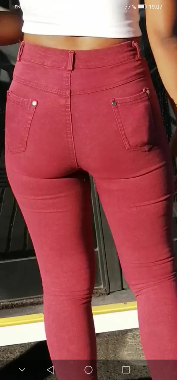 Rico culito en la calle