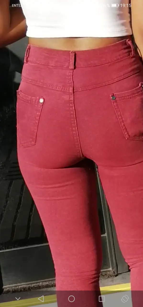 Rico culito en la calle