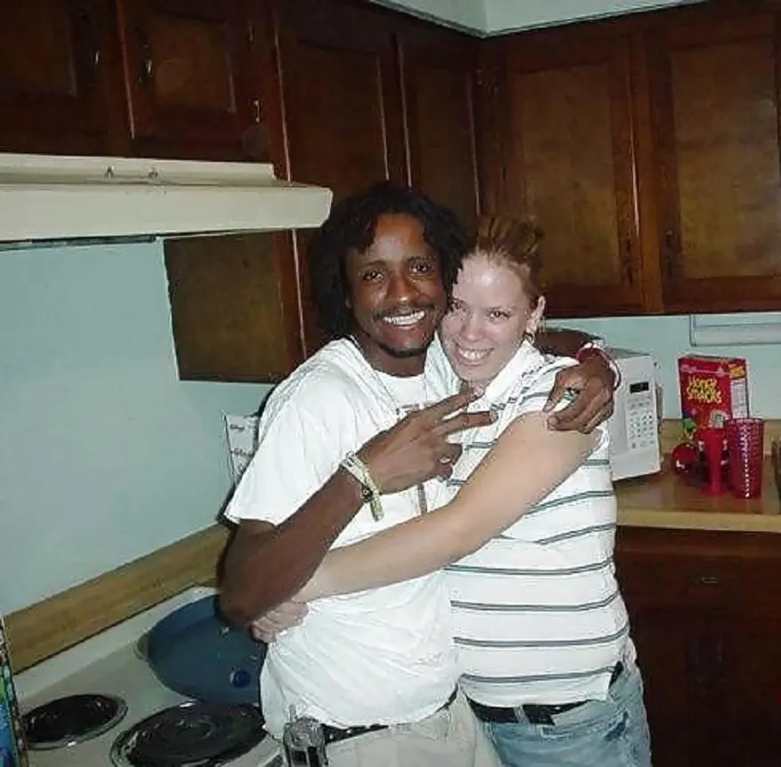 Comparte A Su Esposa Con Sus Amigos Negros