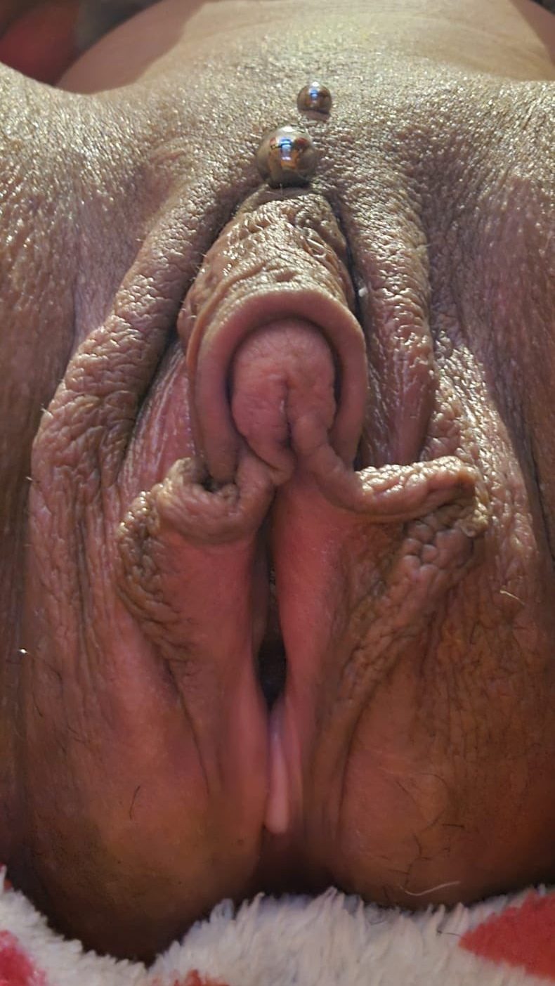 Madura musculosa con tremendo clitoris