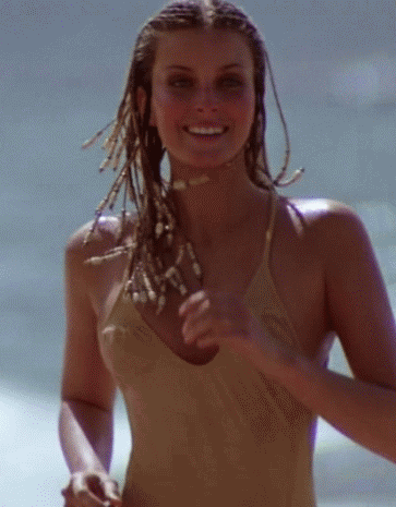 Bob Derek considerada la mujer perfecta, en los 80 fotos gif