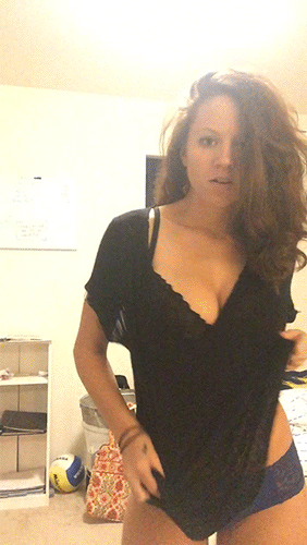 Morocha Hermosa posando desnuda!!!