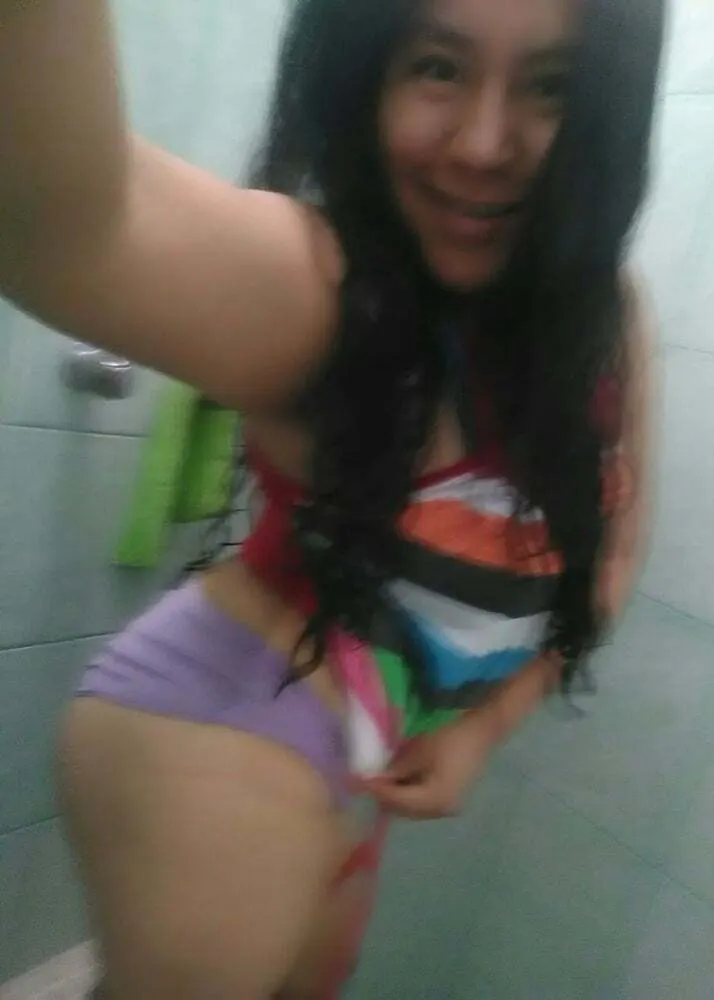 Putita culona de pezones pequeños 💕😍🙊