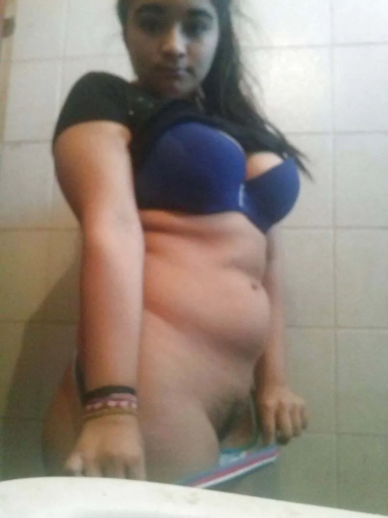 rica turra puta enseñando todo