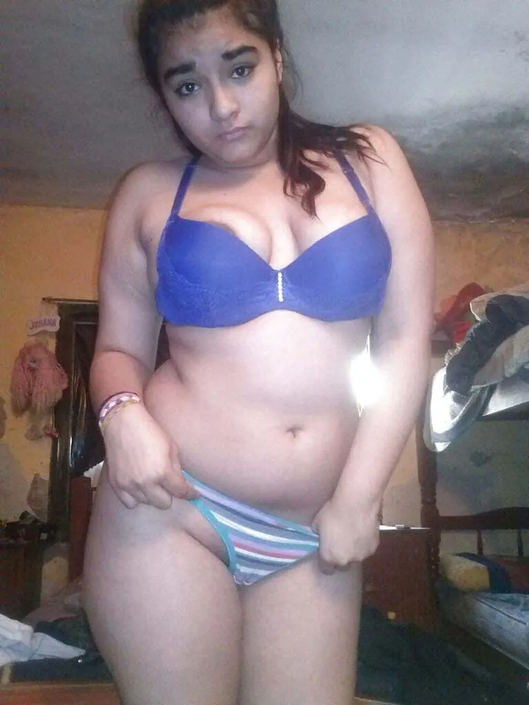 rica turra puta enseñando todo