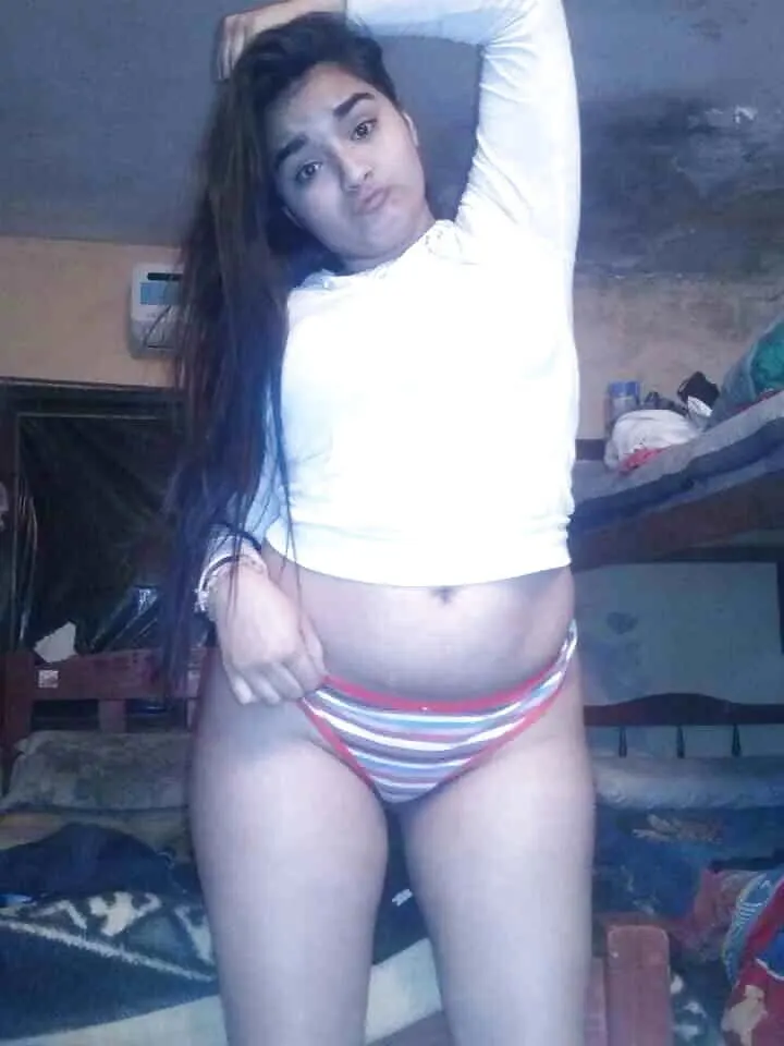 rica turra puta enseñando todo