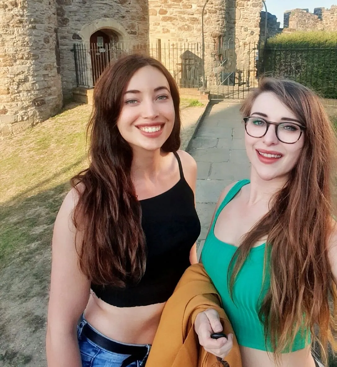 Hermanas Reales Pendeja Hermosa y su Hermana Trans