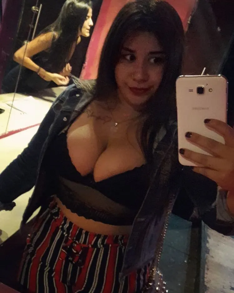Salteña con unas SUPERTETAS(Soft)