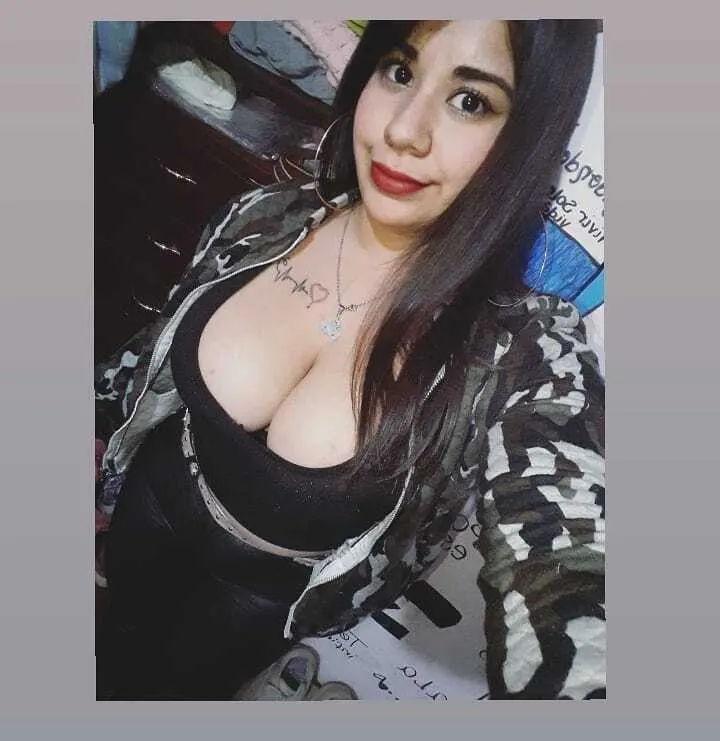 Salteña con unas SUPERTETAS(Soft)