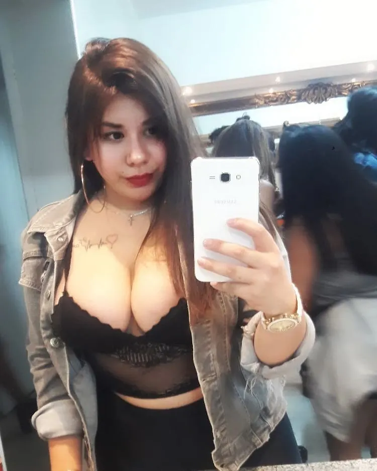 Salteña con unas SUPERTETAS(Soft)