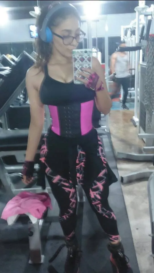 Enfermera tetona y hace gym