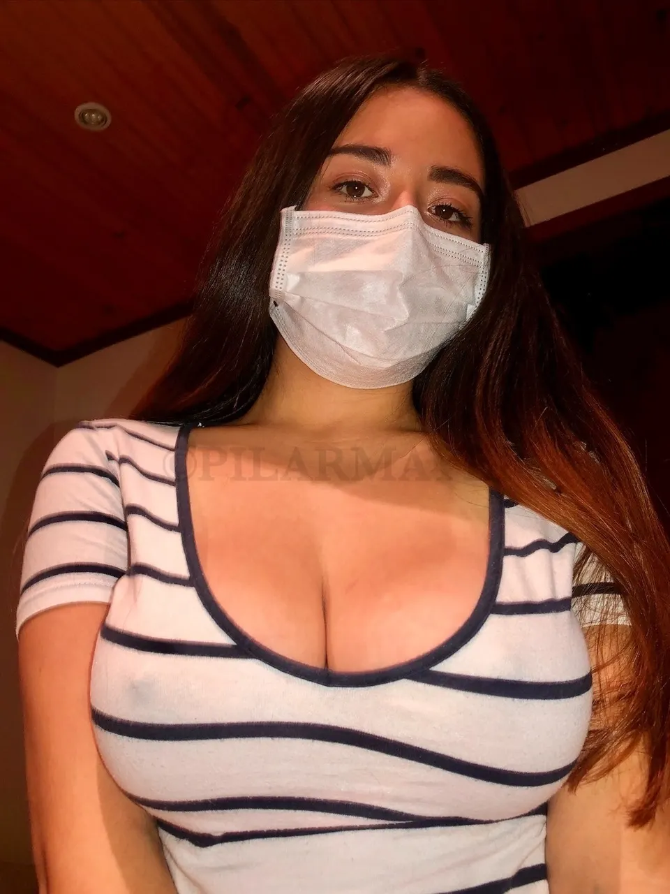 Puta con cubre y chichona