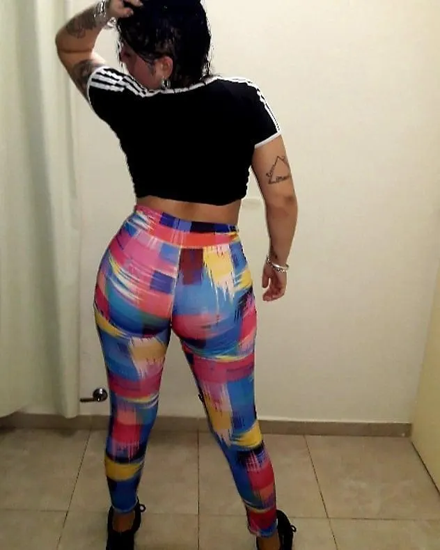 Volví con un post nenas en calza y mini short les va?😉